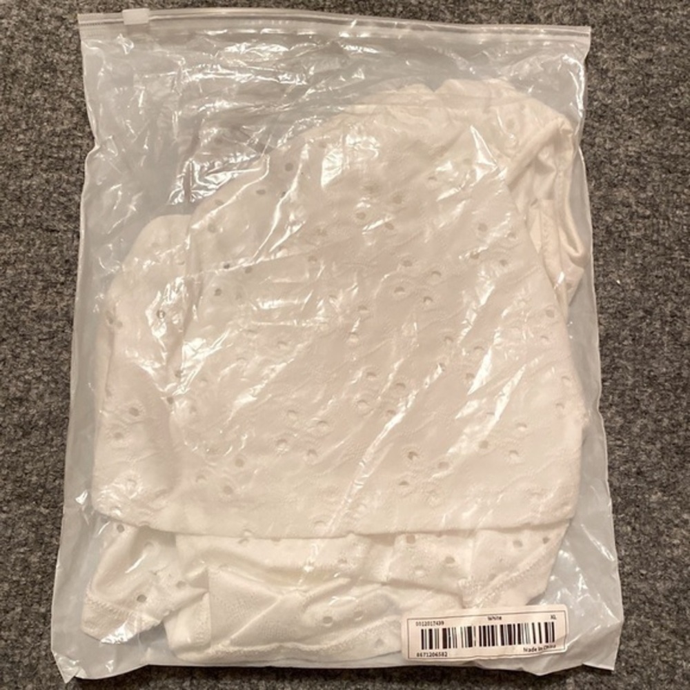 NWOT Women’s Eyelet Spaghetti Strap Top V-Neck Sleeveless Camisole (White/XL12)